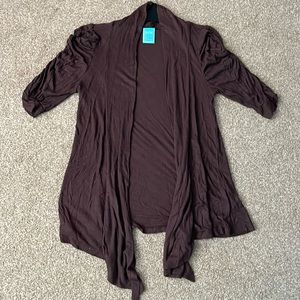 Women’s lightweight short sleeve cardigan. Size medium.
